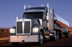 Kenworth W990 Is A Stainless Masterpiece! You Should Get One