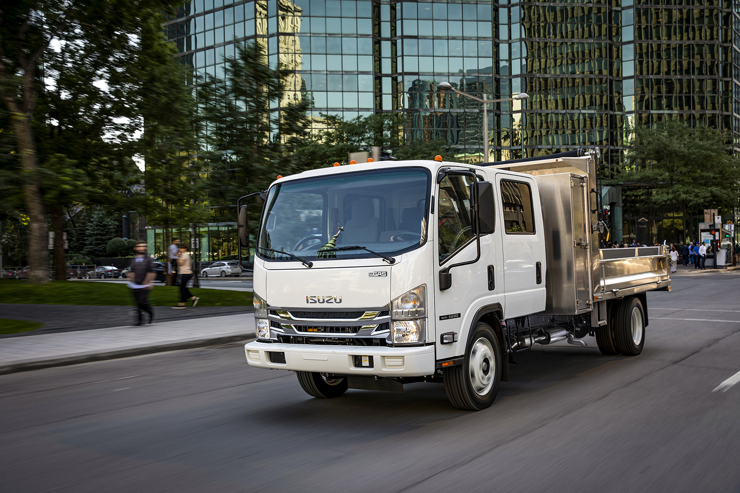 ISUZU NRR Class 5 Truck Is A Great Commercial Vehicle