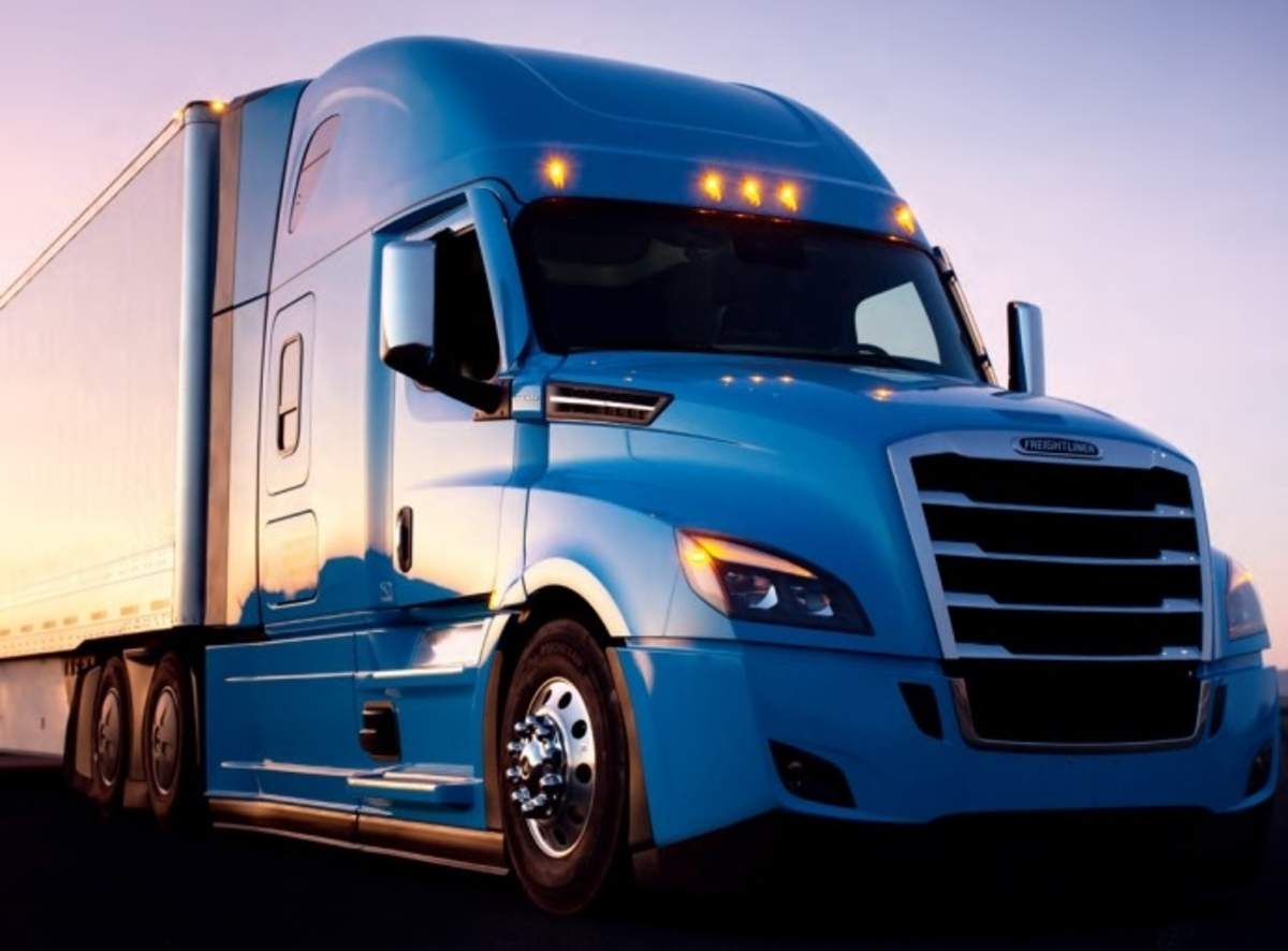 You are currently viewing Freightliner Cascadia Convinces Us To Get Good Gas-Powered Trucks